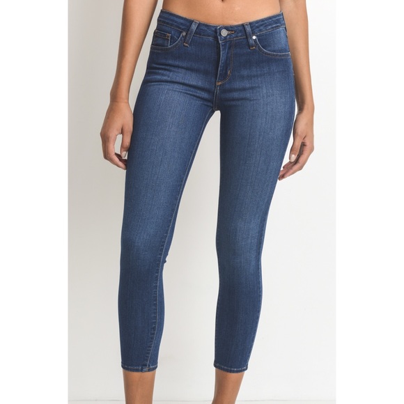 ~🤩HOST PICK🥳~Just Black Mid Rise Cropped Skinny - Picture 1 of 3